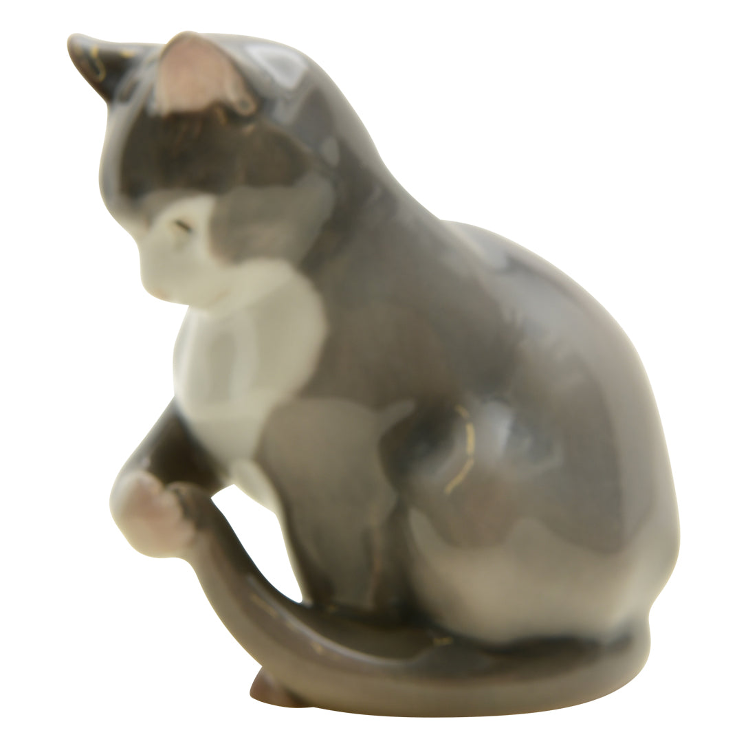 Cat Figurine 1553