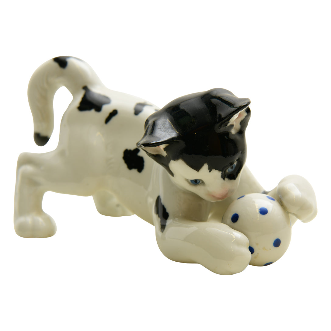 Boehm Vintage Cat with Ball c 1953