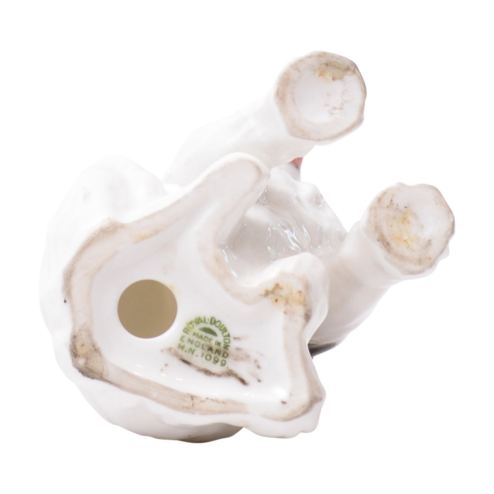 Character Dog Yawning dog sculpture