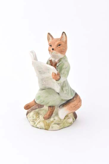 Foxy Reading the Country News P3219