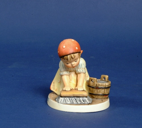 Figurine,big housecleaning, goebel hummel