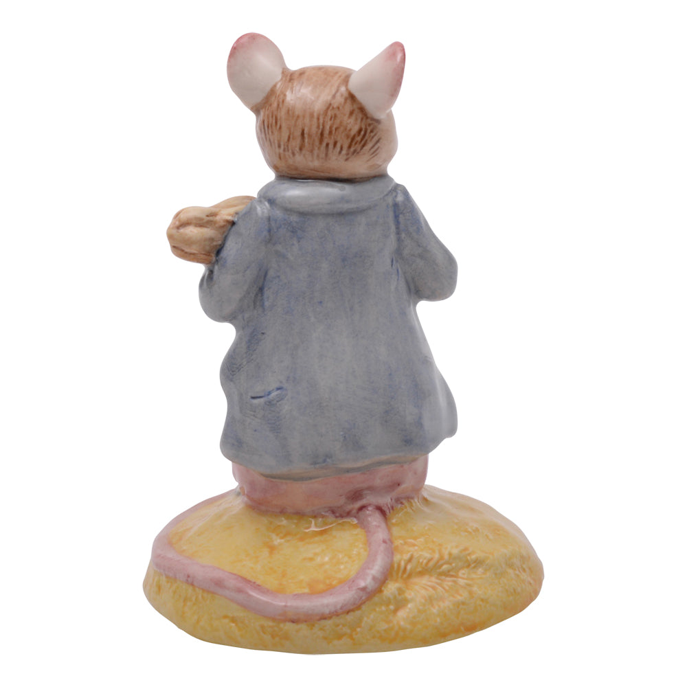 Johnny Town Mouse Eating Corn P3931