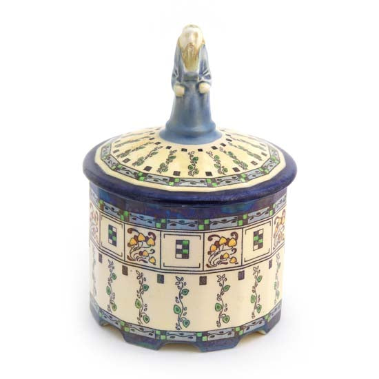Old Nod Lidded Luster Box
