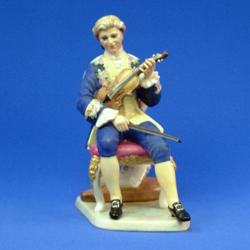 Orchestra leader,peggy davies,seate man plays violin,