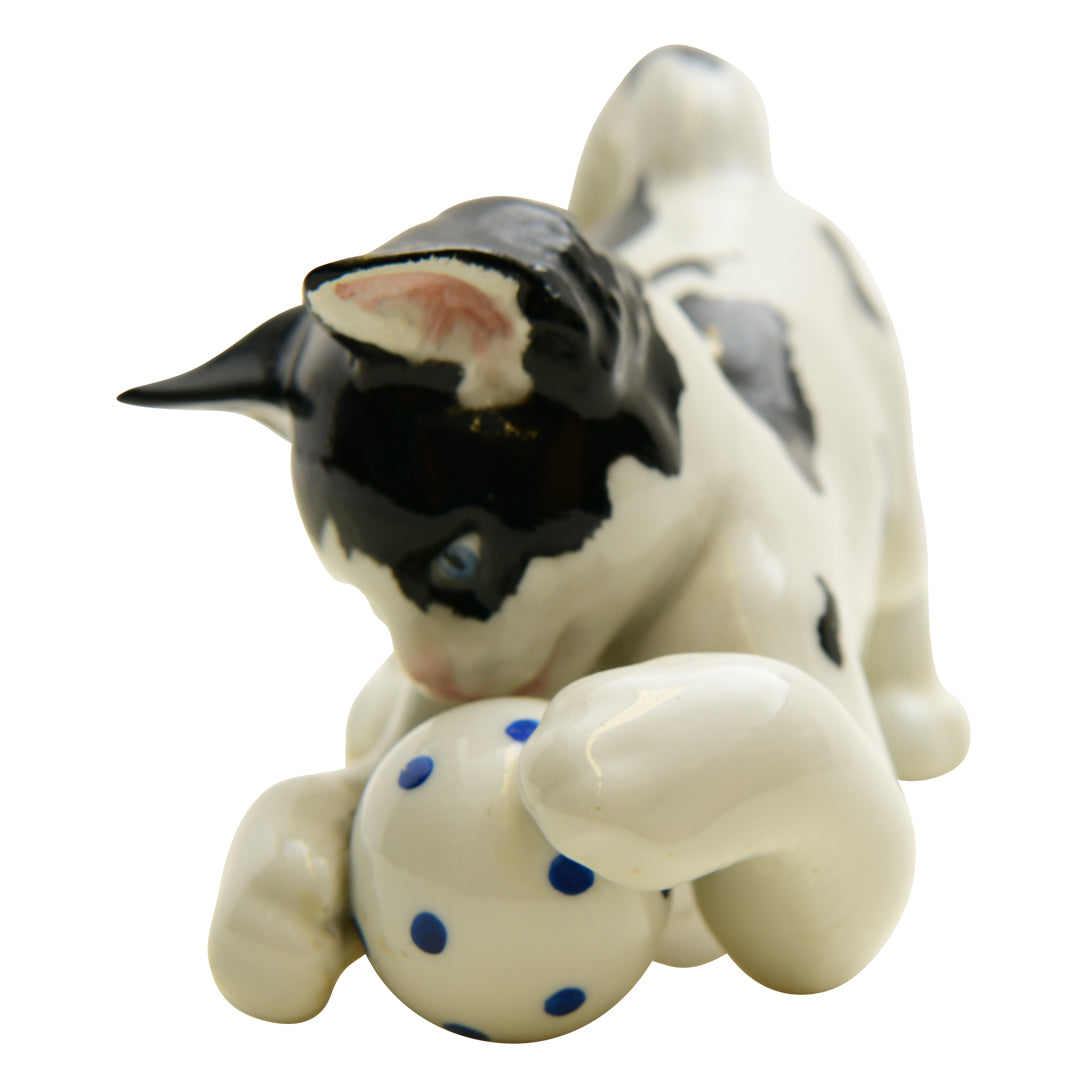 Boehm Vintage Cat with Ball c 1953