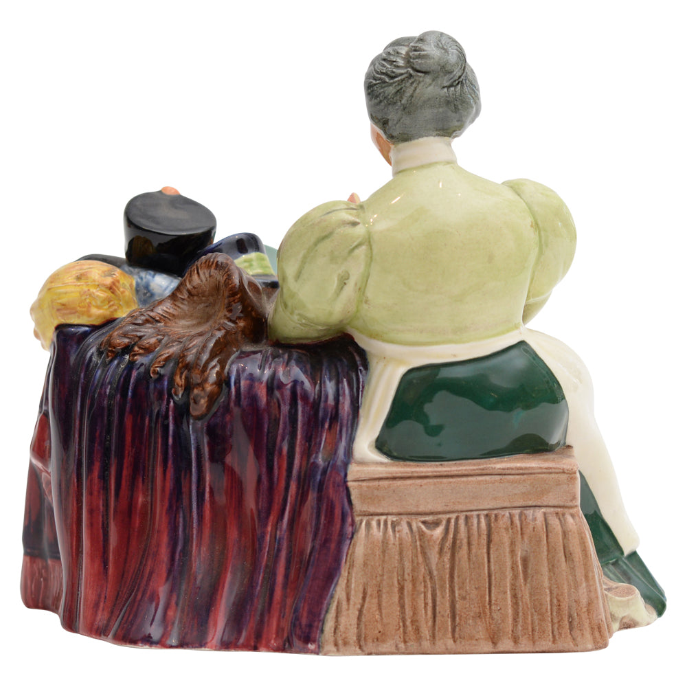 Wardrobe Mistress HN2145